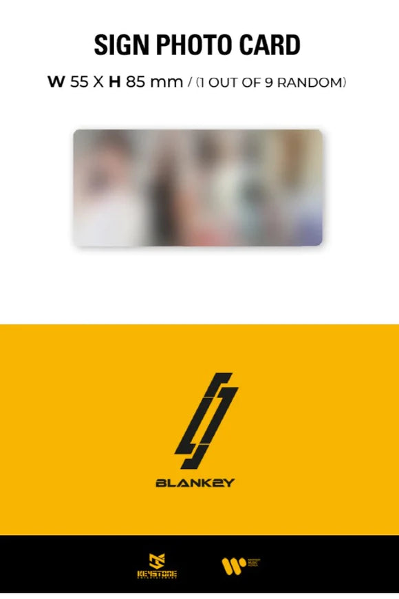 SEOULSTATION berlin Blank2y thumbs up packshot folded photocard